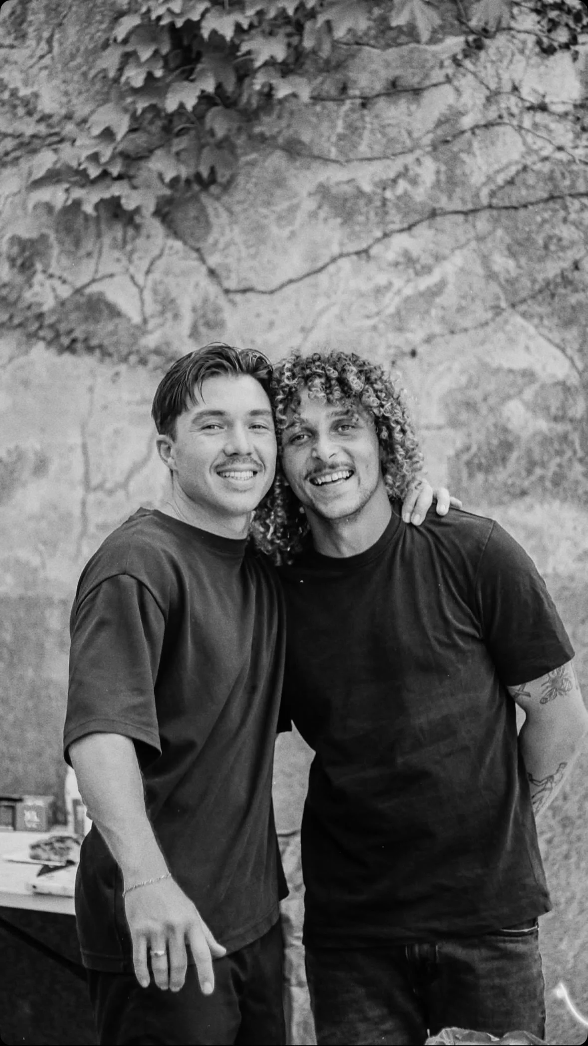 Portrait en noir et blanc des deux associés du Petit Écailler